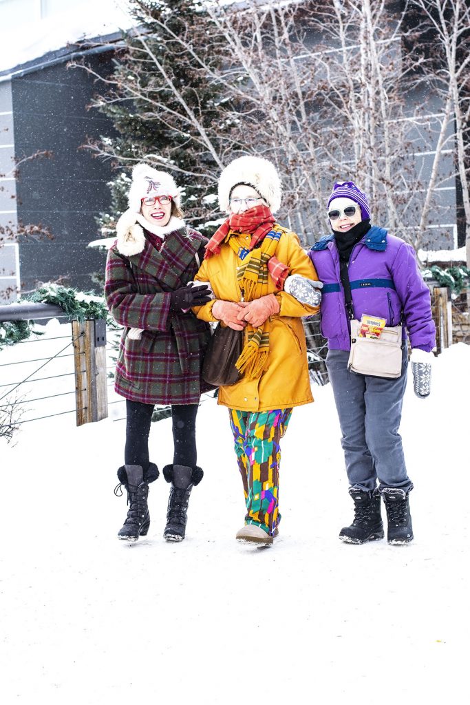 cobertura sin embargo símbolo How to Style a Snow Outfit to Stay Warm for Women over 50