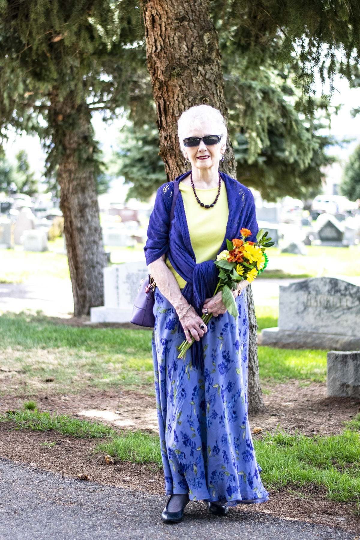 What Color to Wear to a Funeral for Women over 80