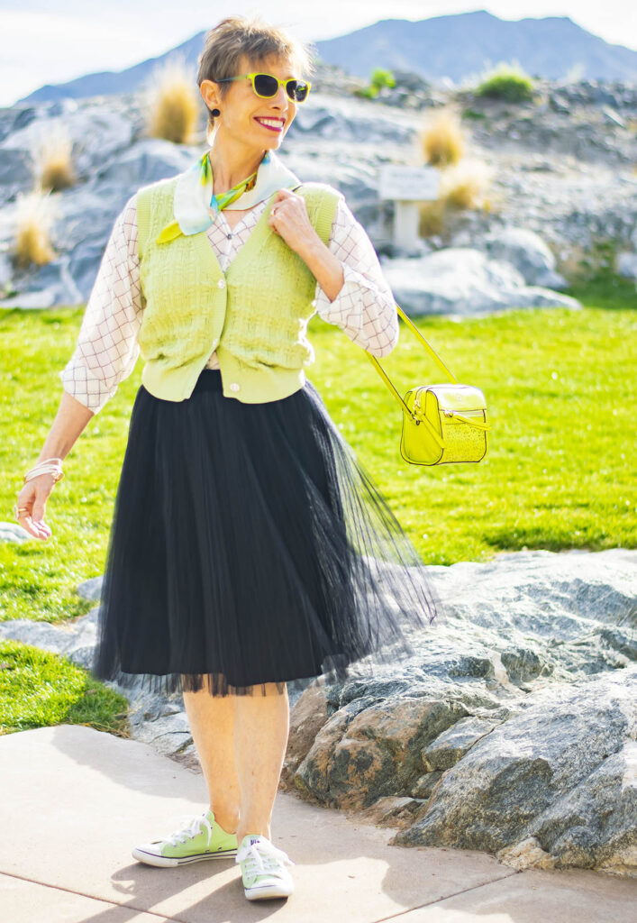 Black tulle skirt outfit for older women