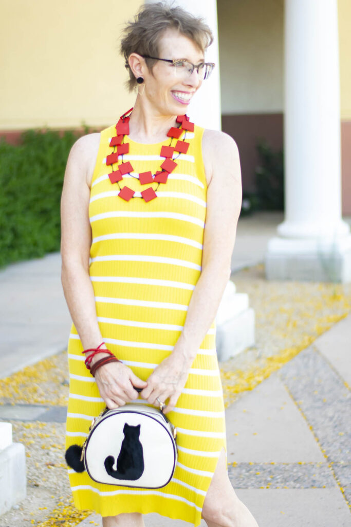 Red necklace with yellow dress