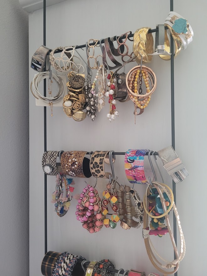 Fashionista organizes jewelry with bracelets